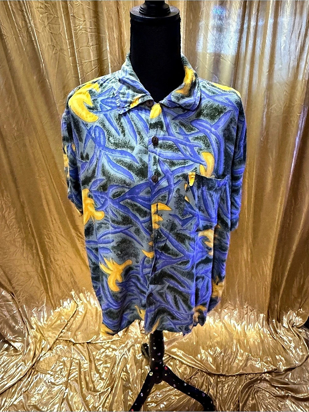 90s roundy bay medium shirt missing buttons